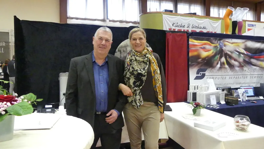 Zwei Personen am Stand von Jahn Computer Systeme